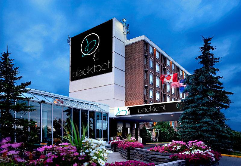 Hotel Blackfoot Calgary Exterior photo